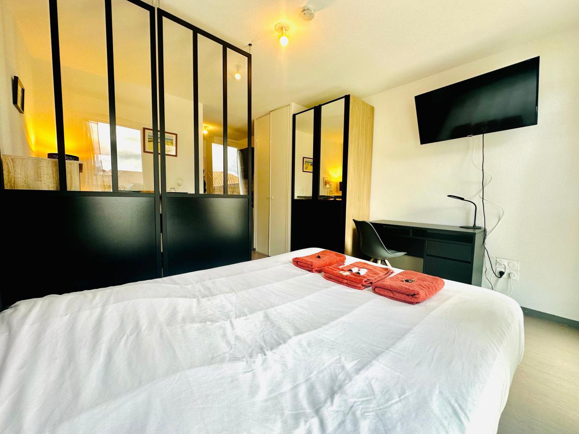 13 Min - Parking - Menage & Linge Inclus Apartment *