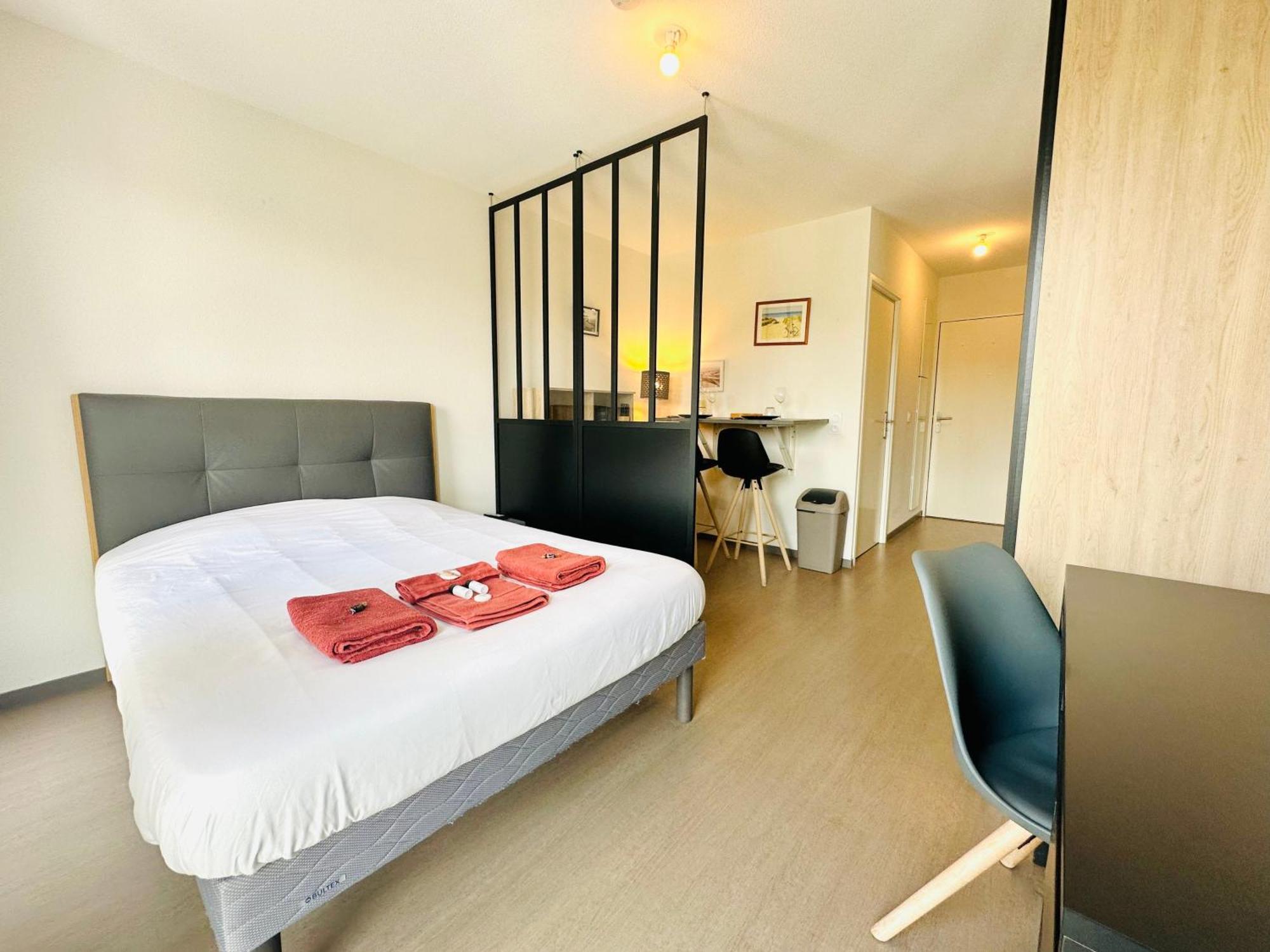 13 Min - Parking - Menage & Linge Inclus Apartment La Rochelle (Charente-Maritime)