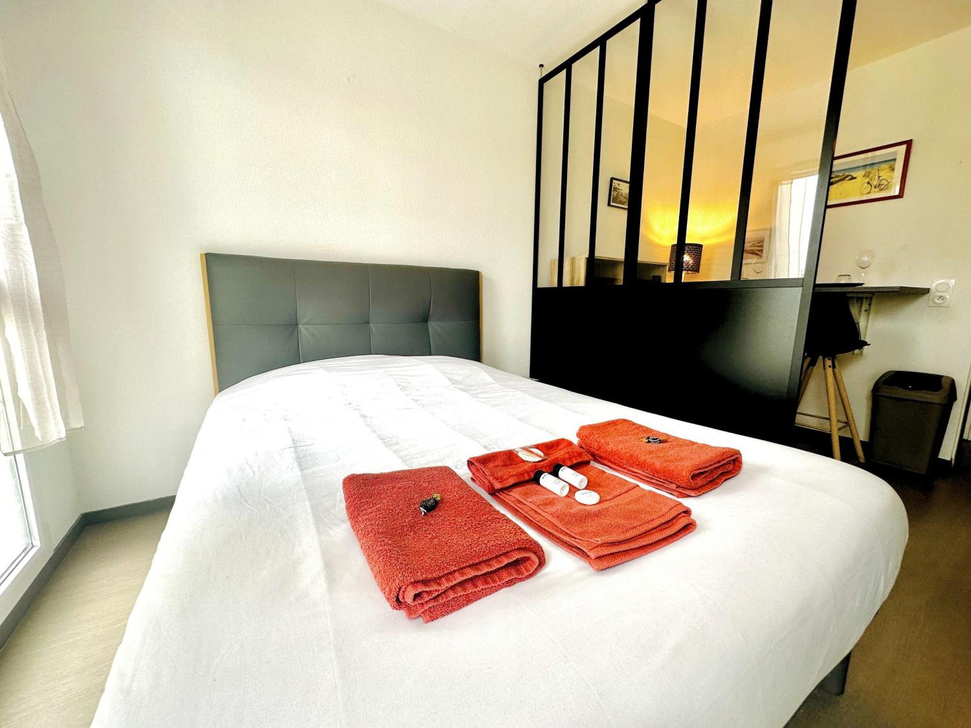 13 Min - Parking - Menage & Linge Inclus Apartment *
