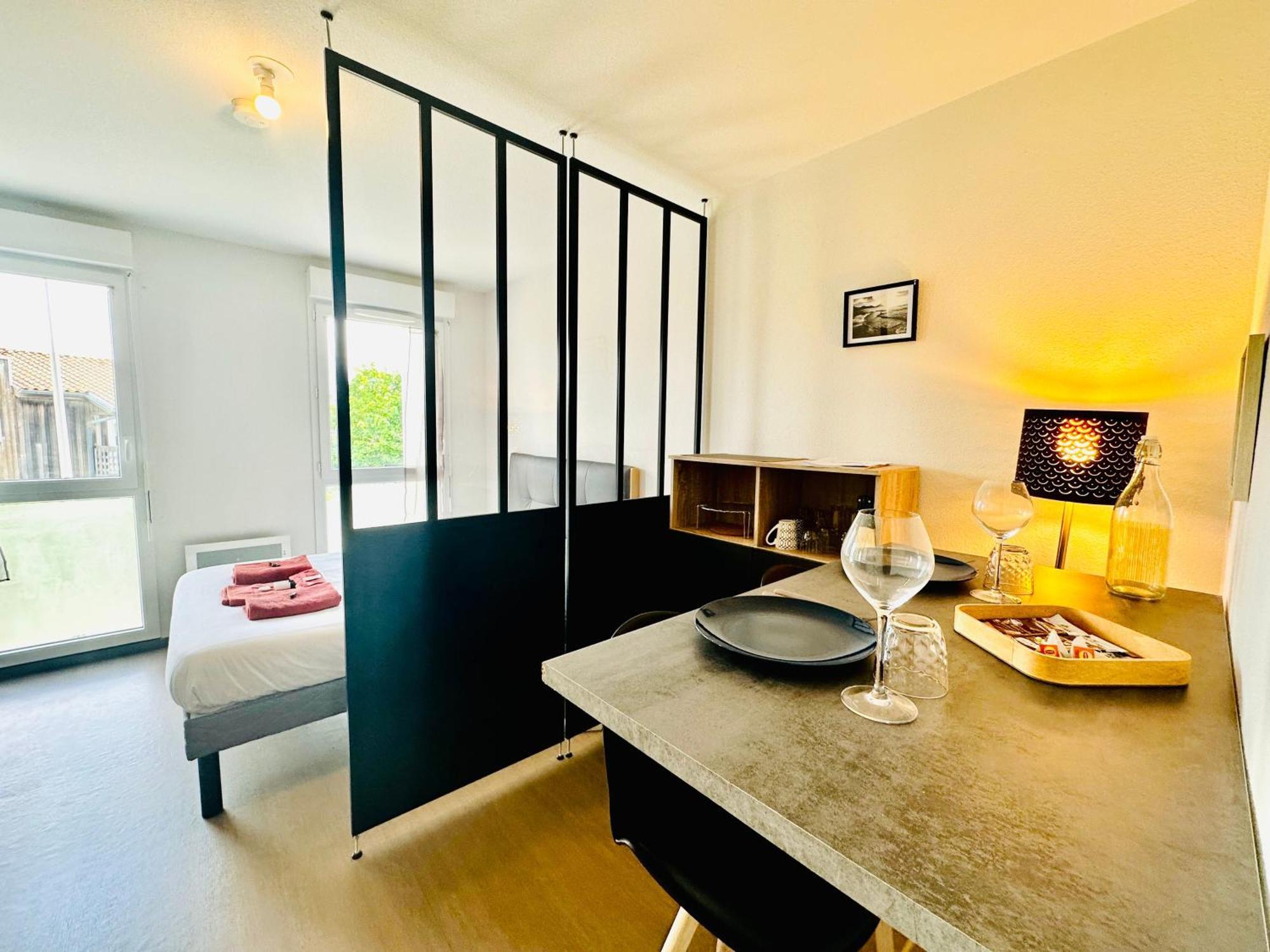 13 Min - Parking - Menage & Linge Inclus Apartment